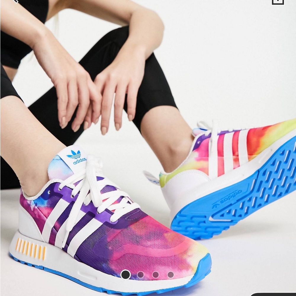 Adidas originals with multi color pops SZ:6.5